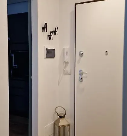 Hosts 21 *